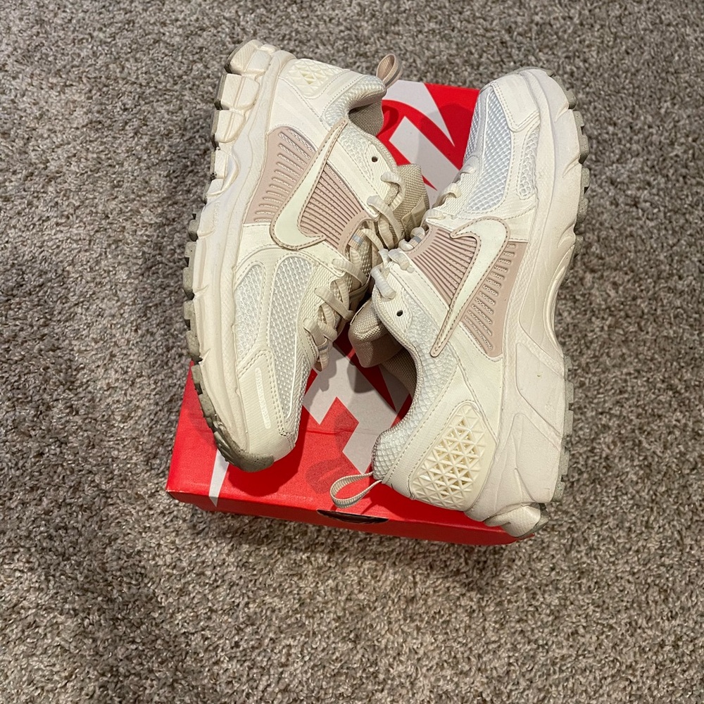 Nike Vomero 5